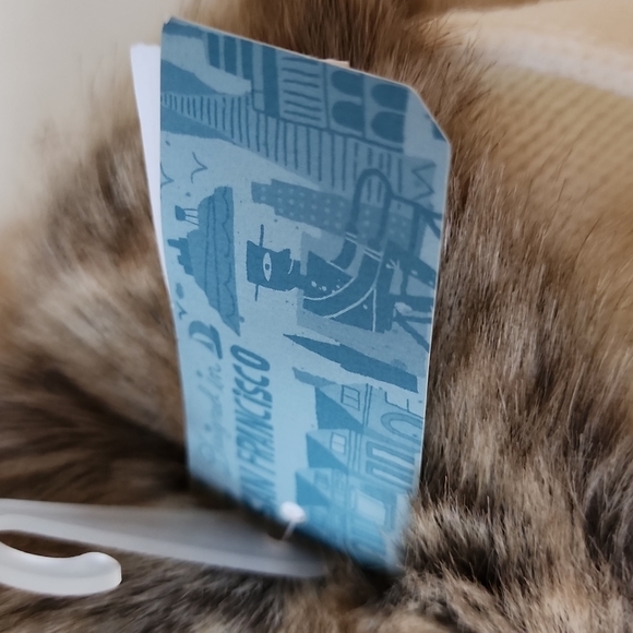 NWT Ivory colored sweater gloves with faux fur cuffs. One size fits most - Picture 4 of 7